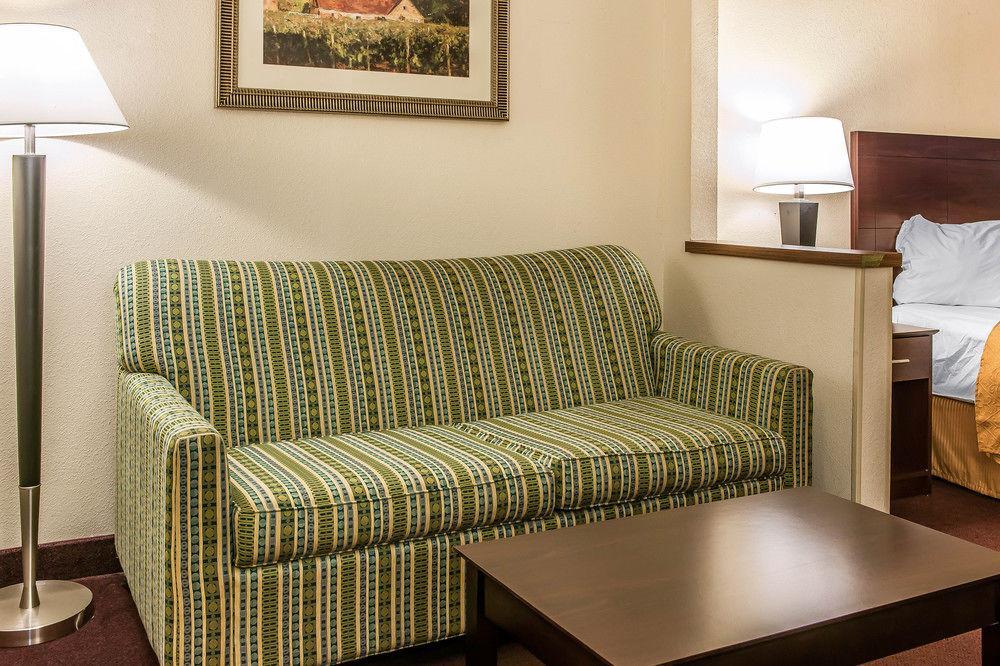 Quality Inn & Suites Danville Exterior photo